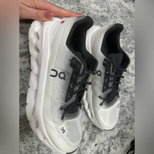 OnCloud Tilt- Women’s. Perfect condition!